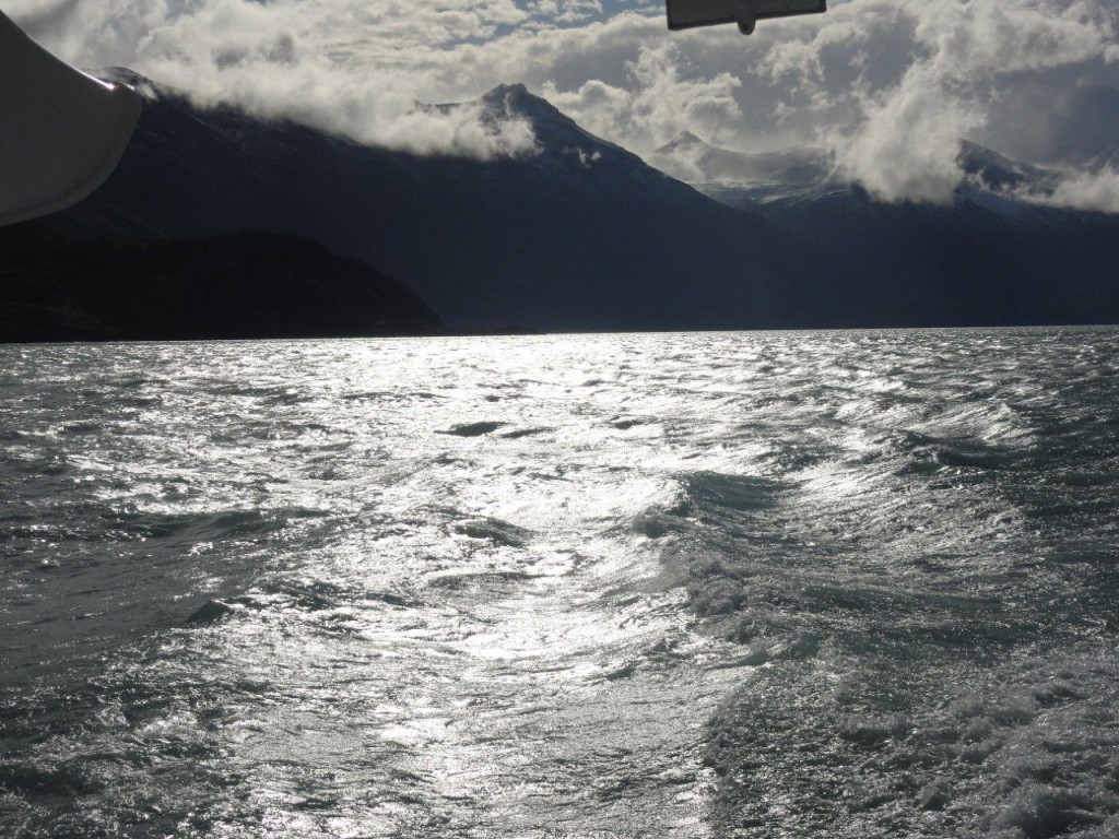 sur le lago Argentino - houle et vagues