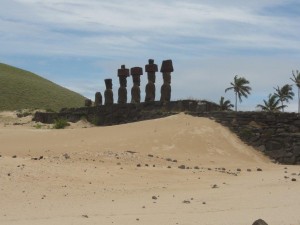 C'est sur cette plage Anakena que l'ancêtre du peuple Rapa Nui, Hotu Matua, serait arrivé sur l'île