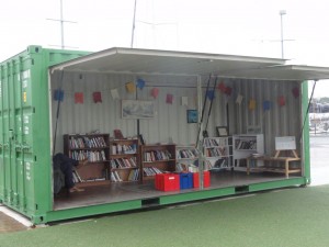 bibliothèque dans un container