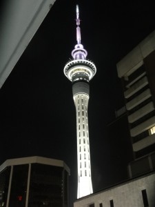 Sky Tower de nuit