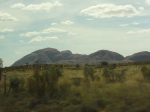 première apparition des 36 dômes (Kata Tjuta)