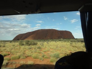 Uluru, vu de loin