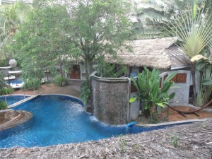 la piscine de mon hôtel, sous ma fenêtre