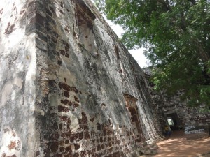 ruines de St Peter's Church, la plus ancienne "roman catholique" construite en 1710