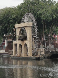 réplique d'une roue à aube, telle qu'elle était à l'entrée du port au 17ème siècle