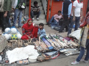 vendeurs sur le trottoir