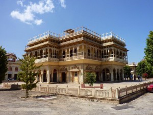 palais à l'intérieur du site, derrière le palais des vents