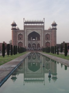 le palais d'entrée, en face du Tja mahal